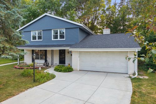 W53N849 Castle Ct, Cedarburg, WI, 53012-1513 | Card Image
