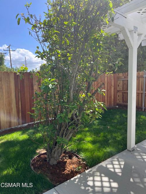 4484 Apricot Rd, Simi Valley, CA, 93063-2439 | Card Image