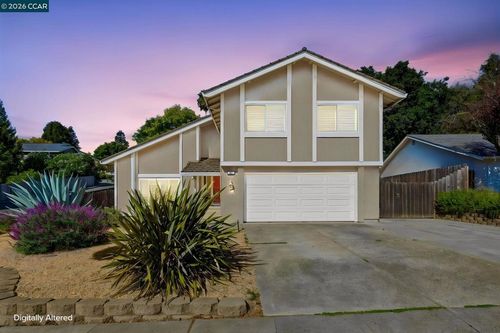 881 Oxford Way, Benicia, CA, 94510-3644 | Card Image