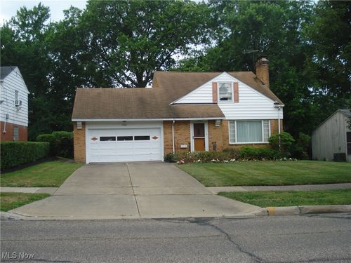 2466 N Taylor Rd, Cleveland Heights, OH, 44118-1345 | Card Image