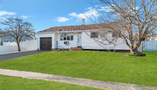 90 Selden Blvd, Centereach, NY, 11720-3311 | Card Image