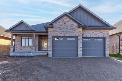 42 Avery Pl, House other with 2 bedrooms, 2 bathrooms and 6 parking in Milverton ON | Image 1