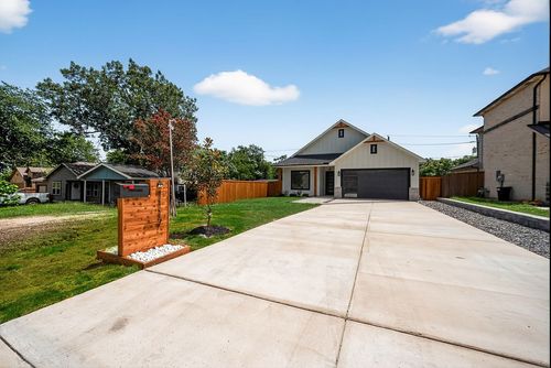 1117 Fort Worth St, Grand Prairie, TX, 75050-5444 | Card Image