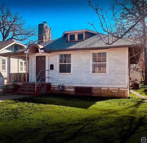 1721 Nw Belvoir Ct, Topeka, KS, 66606-1218 | Card Image