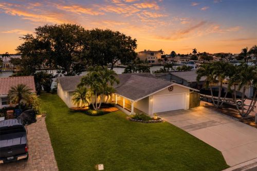 541 Lillian Dr, MADEIRA BEACH, FL, 33708-2369 | Card Image