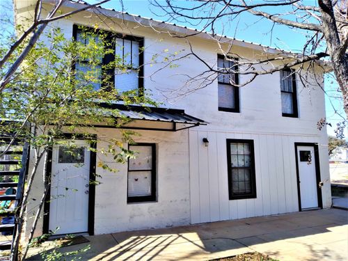 104A W Wallace St, Llano, TX, 78643-2353 | Card Image