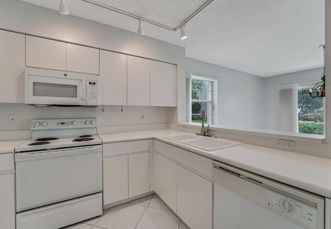 APT-101 - 7372 Lake Meadow Way, Condo with 3 bedrooms, 2 bathrooms and null parking in Boynton Beach FL | Image 12