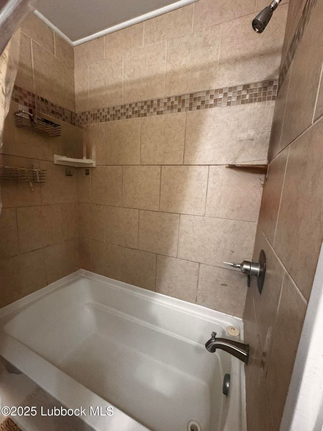 Master bath tub & shower... | Image 19