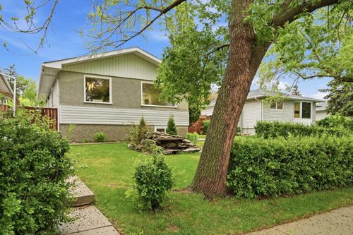 1040 16 St Ne, Calgary, AB, T2E4S8 | Card Image