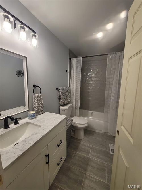 902 Forest Ave, Valley Park, MO, 63088-1423 | Card Image