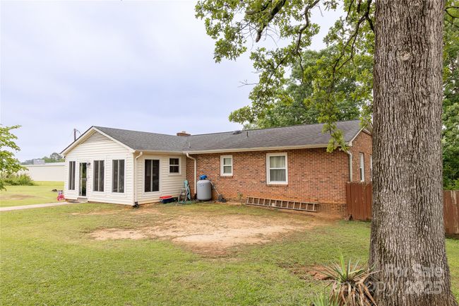 1352 W Cherokee St, House other with 3 bedrooms, 3 bathrooms and null parking in Blacksburg SC | Image 38