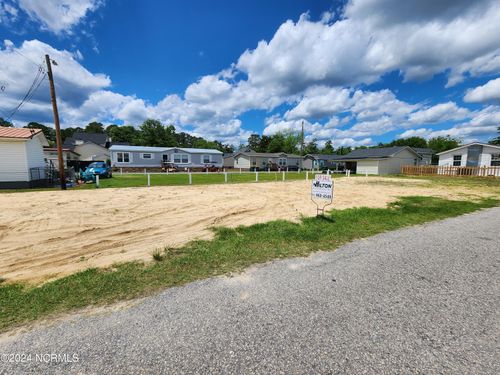 27 Moore St, Elizabethtown, NC, 28337-5788 | Card Image