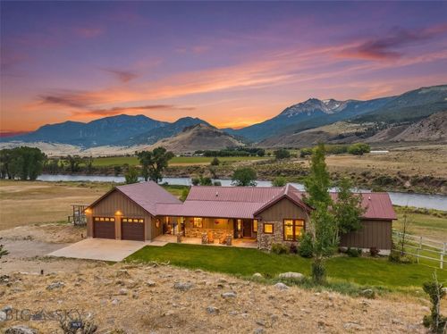 521 Us Highway 89 S, Gardiner, MT, 59030-9306 | Card Image