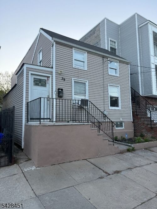 39 Jacob St, Newark, NJ, 07103-2028 | Card Image