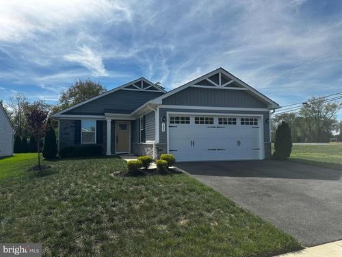 100 Senators Way, BERLIN, NJ, 08009-1670 | Card Image