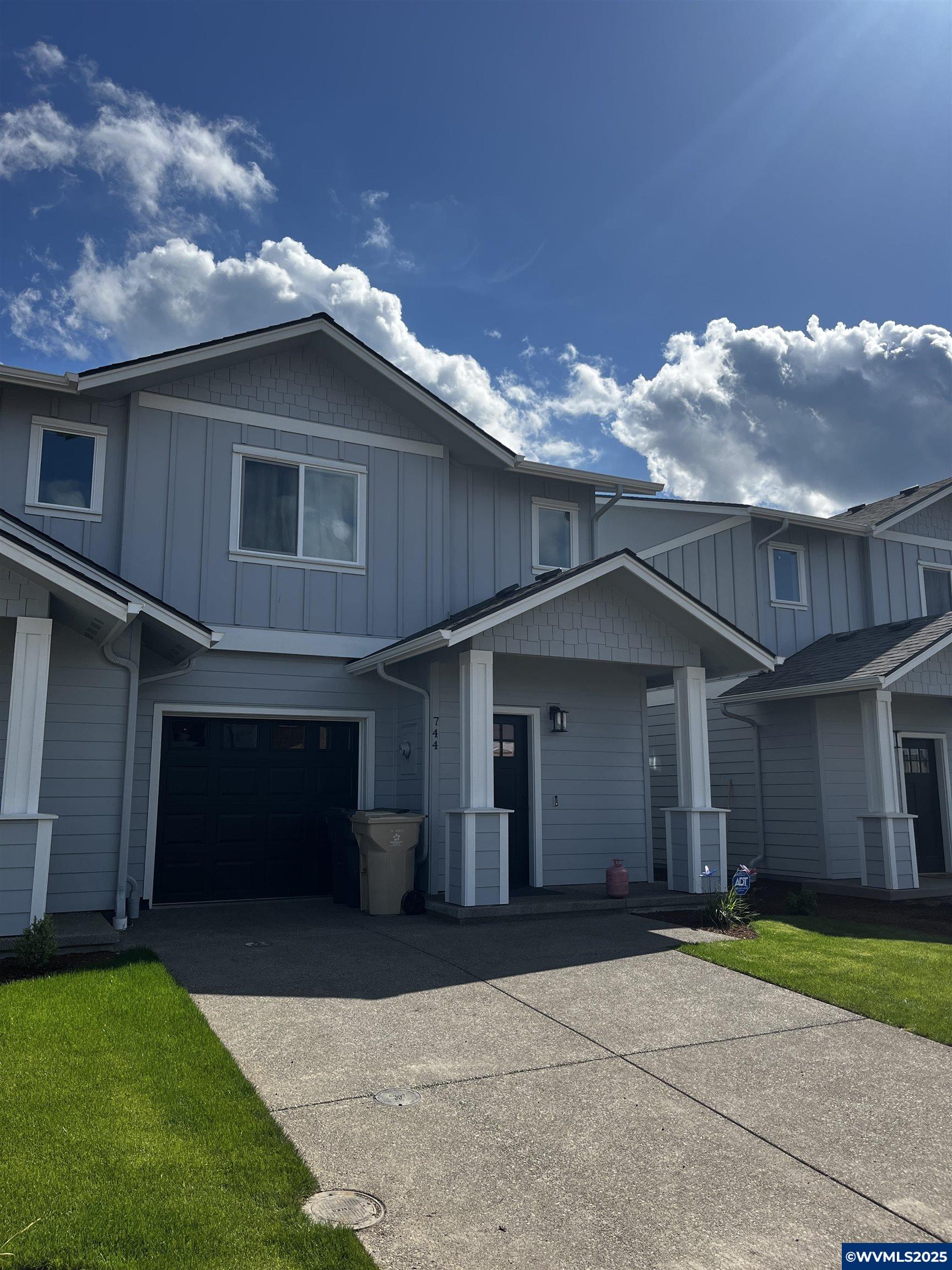 Periander Way, Harrisburg, OR 97446