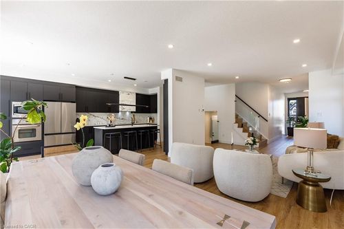 916 Steepleridge Crt, Kitchener, ON, N2P0B4 | Card Image
