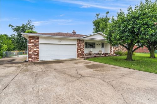 2304 S 16th St, Rogers, AR, 72758-6230 | Card Image