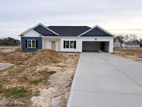 104 Miles Dr, Pikeville, NC, 27863-7713 | Card Image