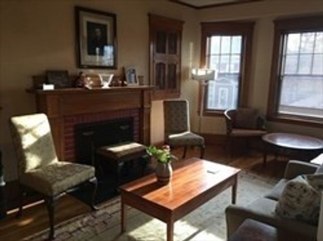 2 - 141 Winsor Ave, Condo with 2 bedrooms, 1 bathrooms and 2 parking in Watertown MA | Image 5