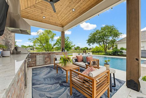 6216 Breeze Point Dr, Gonzales, LA, 70737-8571 | Card Image