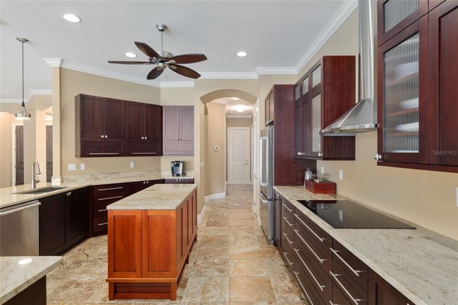 Wh doesn't love an island in the kitchen!! | Image 42