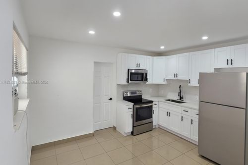 1-1046 Foster Rd, Hallandale Beach, FL, 33009-2124 | Card Image