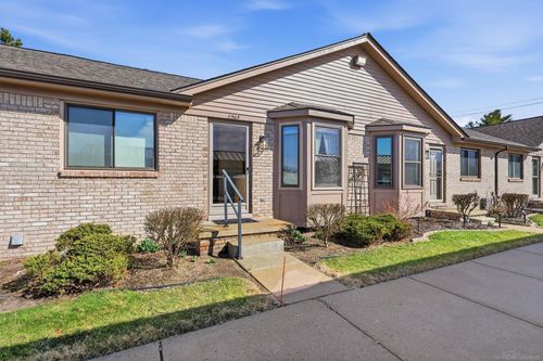 11565 Michael Dr, Washington Twp, MI, 48094-3681 | Card Image