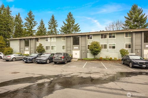 d304-4707 W Lake Sammamish Pkwy Se, Issaquah, WA, 98027-9341 | Card Image