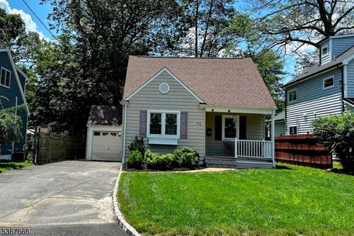 33 Lee Rd, Livingston, NJ, 07039-4131 | Card Image