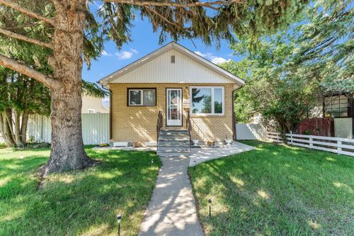 162 2 St Ne, Medicine Hat, AB, T1A5K9 | Card Image