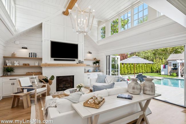 43 Peases Point Way S, House other with 4 bedrooms, 7 bathrooms and null parking in Edgartown MA | Image 5