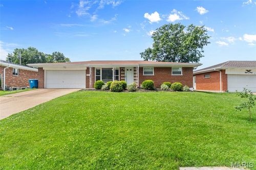 824 Rainbow Dr, Saint Louis, MO, 63125-3627 | Card Image