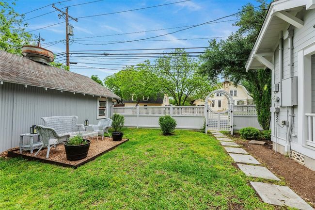 1502 Olive St, House other with 2 bedrooms, 1 bathrooms and 1 parking in Georgetown TX | Image 24
