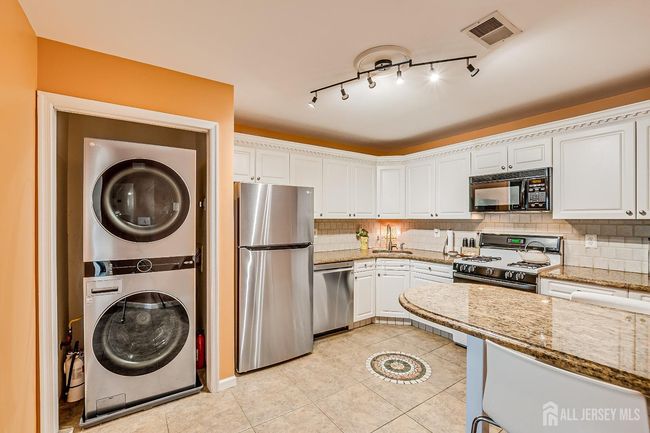 52 Central Square Park, Townhouse with 2 bedrooms, 2 bathrooms and null parking in Metuchen NJ | Image 27