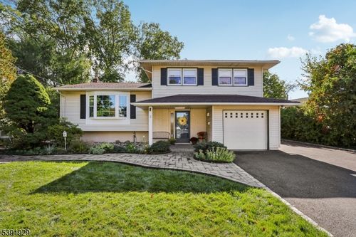 3 Avon Dr, Madison, NJ, 07940-1201 | Card Image