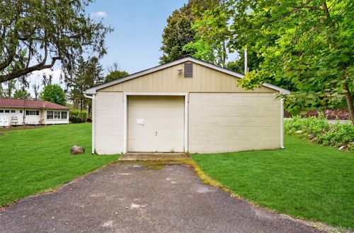 12 Cross Rd, Holmes, NY, 12531-5017 | Card Image