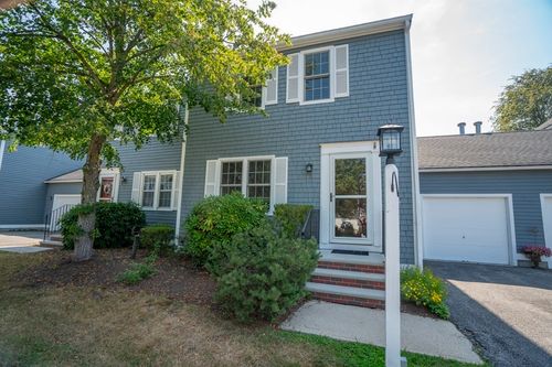 11-11 Whittier Meadows Dr, Amesbury, MA, 01913-5700 | Card Image