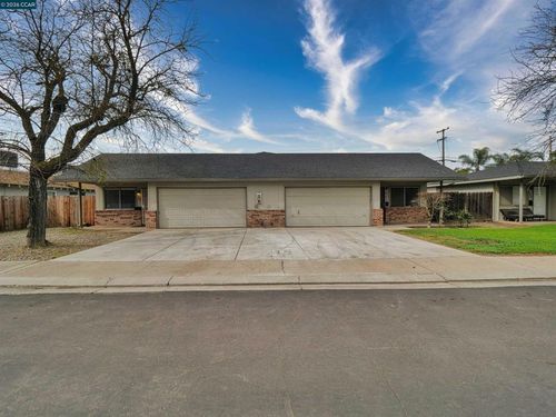 205 Kingston Ln, Modesto, CA, 95354-3128 | Card Image