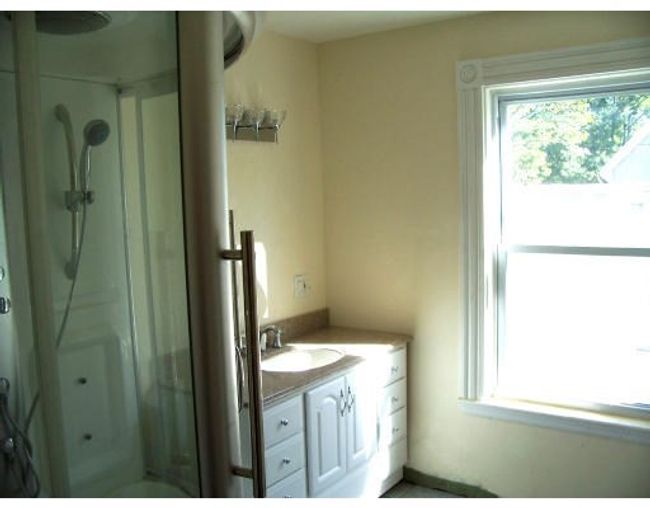 APT-1 - 36 Court St, Condo with 3 bedrooms, 3 bathrooms and 2 parking in Whitman MA | Image 5