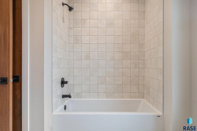8607 W Shoreline Pl, Townhouse with 3 bedrooms, 3 bathrooms and null parking in Sioux Falls SD | Image 19