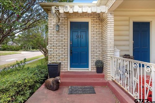 301 E Blair St, Mineola, TX, 75773-2109 | Card Image