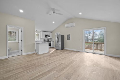 4 Wildwood Rd, Lakeville, MA, 02347-2016 | Card Image