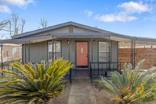 2223 Steele Avenue, Bakersfield, CA, 93307 | Card Image