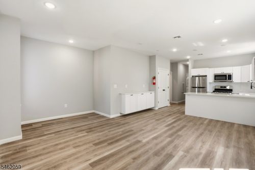 31 Watson St, Paterson, NJ, 07522-1868 | Card Image