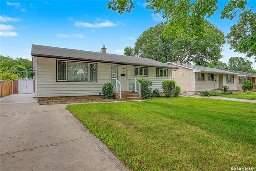 140 Mcdougall Cres, House with 4 bedrooms, 3 bathrooms and 3 parking in Regina SK | Card Image