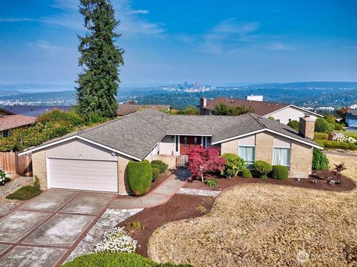 4451 141st Avenue Se, Bellevue, WA, 98006 | Card Image
