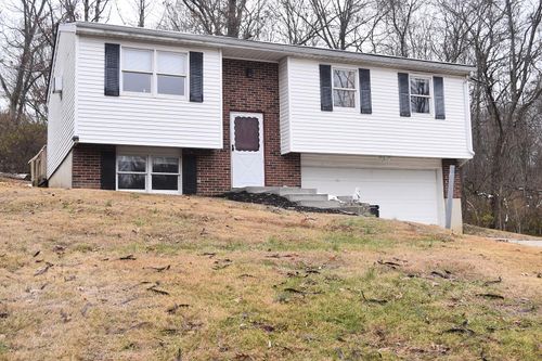 3300 Sneakville Rd, Lawrenceburg, IN, 47025-8086 | Card Image