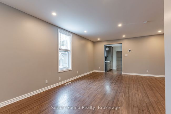 2348 5th Ave W, House other with 3 bedrooms, 2 bathrooms and 4 parking in Owen Sound ON | Image 4