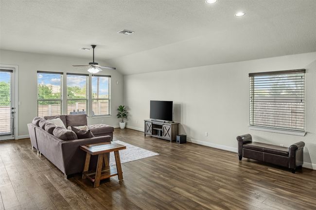 168 Gunnison Way, House other with 3 bedrooms, 2 bathrooms and 6 parking in Kyle TX | Image 7